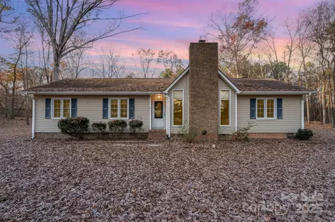 2704 Leisure Dr, Waxhaw, NC 28173