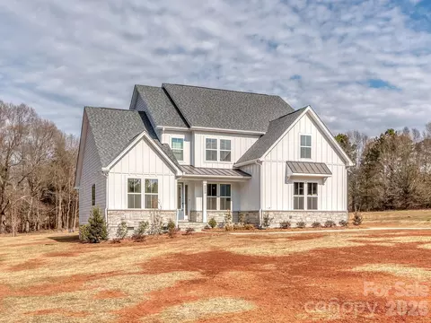 5020 Carolina North Dr, Gastonia, NC 28056