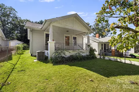 29 Oteen Park Pl, Asheville, NC 28805