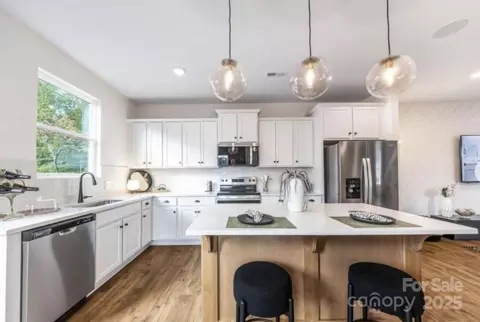 11622 Sapsucker Ln, Charlotte, NC 28215