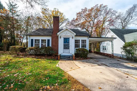 538 Salisbury Rd, Statesville, NC 28677