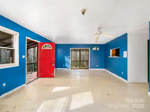 Living - 74 George St, Spruce Pine, NC 28777 photo 2 of 3