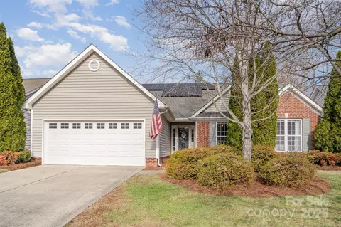 7520 Shadowstone Dr, Charlotte, NC 28270