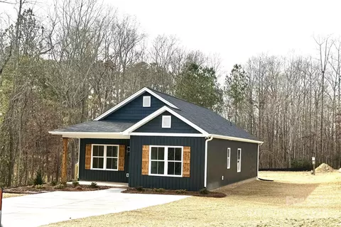 104 Lakeside Dr, Grover, NC 28073