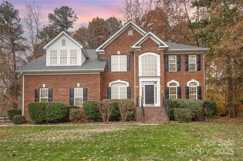 884 Clonmel Dr, Matthews, NC 28104