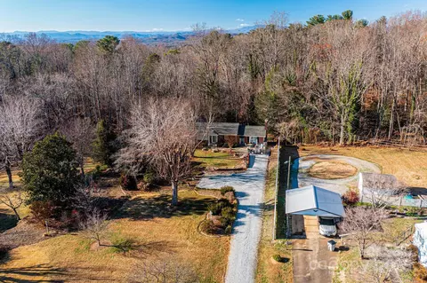 1108 Hibriten Se Dr SE, Lenoir, NC 28645