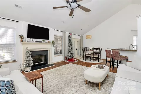 13217 Peacock Ln, Charlotte, NC 28215