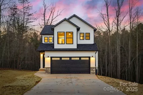 9389 W Ridge Dr, Hickory, NC 28601