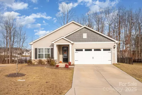 101 S Sina St, Troutman, NC 28166