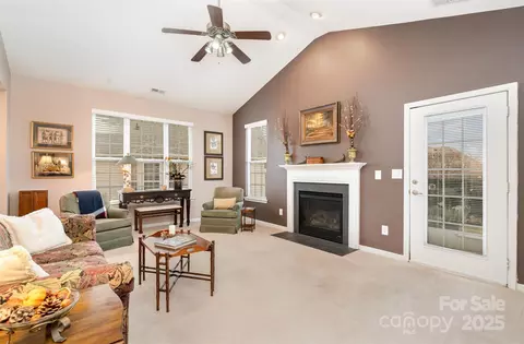 253 Garnet Ct, Fort Mill, SC 29708 photo 2