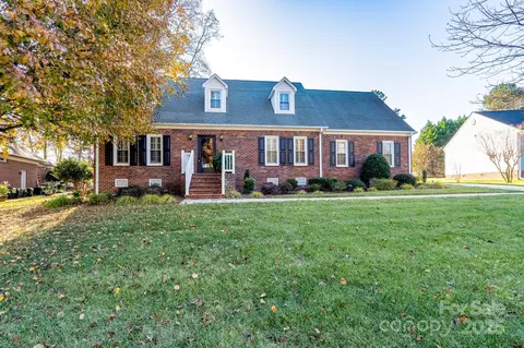 621 Peace Haven Rd, Kannapolis, NC 28083