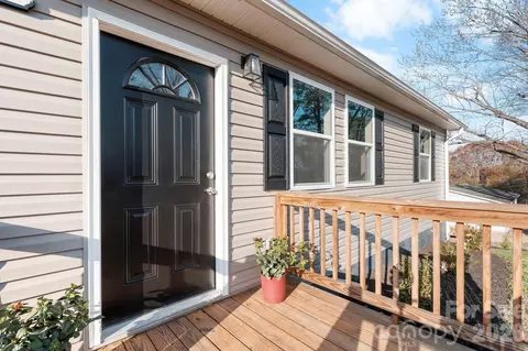 4647 16th Street Ne Dr NE, Hickory, NC 28601