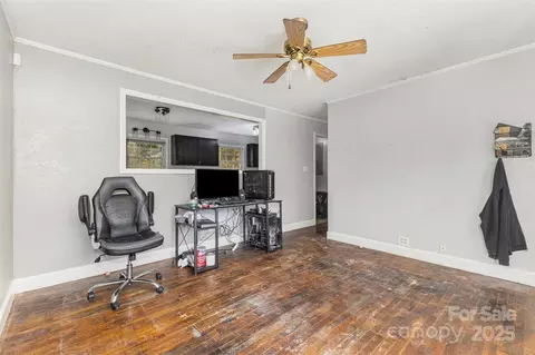 Living - 281 Sutton S Rd S, Fort Mill, SC 29708 photo 2 of 3