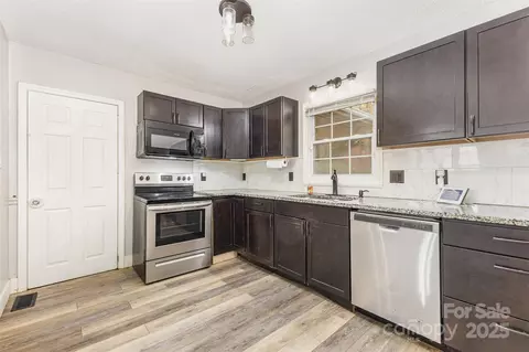 Kitchen - 281 Sutton S Rd S, Fort Mill, SC 29708 photo 2 of 3