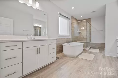 Bath - 2075 Masons Bend Dr, Fort Mill, SC 29708 photo 2 of 5