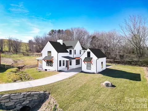 184 Mavrick Dr, Mills River, NC 28759