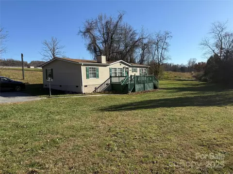 1042 Brookside Camp Rd, Hendersonville, NC 28792
