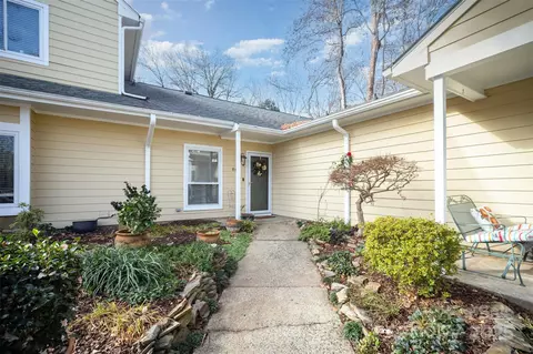 805 Sardis Cove Dr, Charlotte, NC 28270