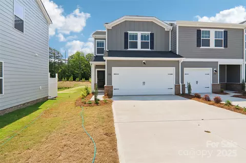 8040 Hidden Springs Trl, Charlotte, NC 28216