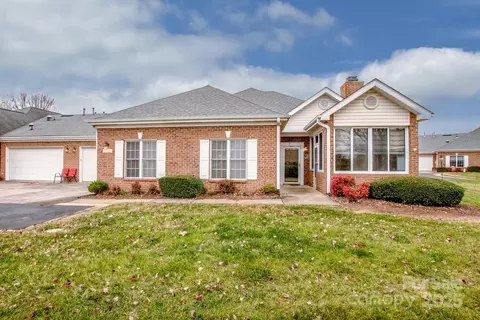 8320 Highland Glen Dr, Charlotte, NC 28269