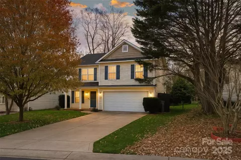 528 River View Dr, Lowell, NC 28098
