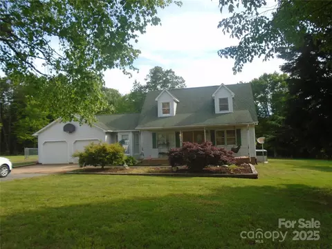 669 Loray Farm Rd, Dallas, NC 28034