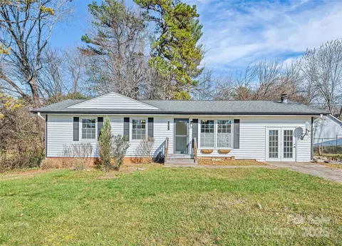 129 Willowbrook Rd, Hendersonville, NC 28792