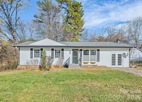 129 Willowbrook Rd, Hendersonville, NC 28792