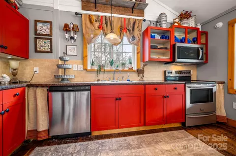 Kitchen - 1905 Mcentire Rd, Tryon, NC 28782 photo 2 of 2
