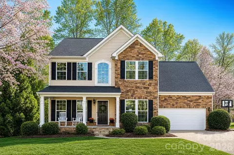 447 Leaf Arbor Ct, Lake Wylie, SC 29710