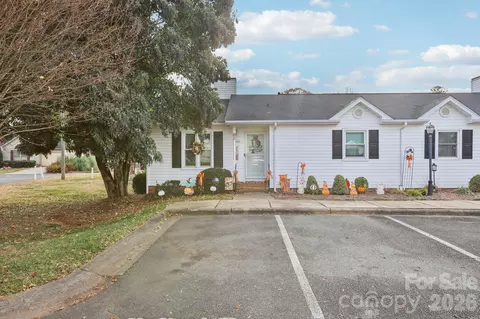 6042 Crape Myrtle Ln, Charlotte, NC 28216