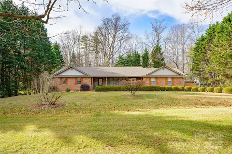 6 Hunters Ln, Hendersonville, NC 28791
