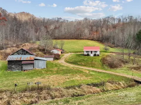 456 Windy Gap Rd, Mars Hill, NC 28754 photo 2