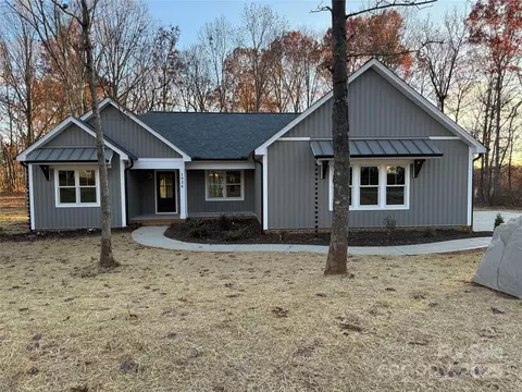 1928 Friendly Ln, Newton, NC 28658