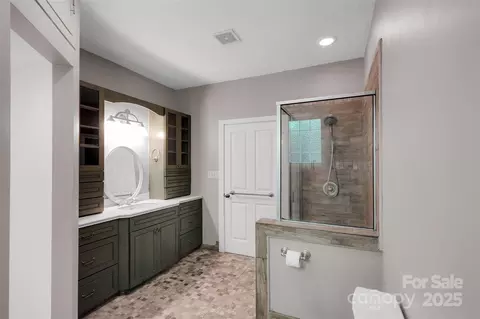 Bath - 3333 Roberta Rd, Concord, NC 28027 photo 2 of 4