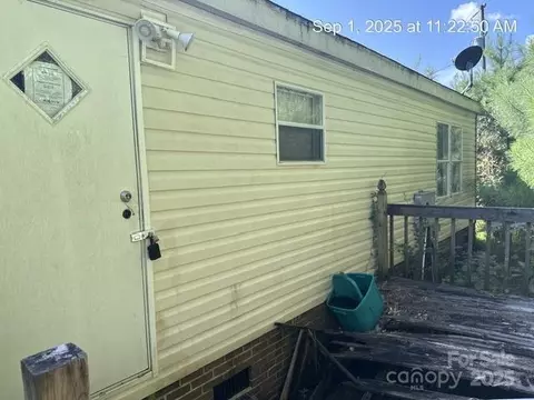 566 Plemmons Pl, Marion, NC 28752