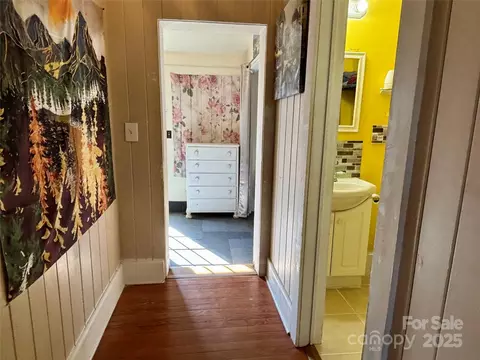 Entry Way - 629 Vineyard Rd, Tryon, NC 28782 photo 1 of 2