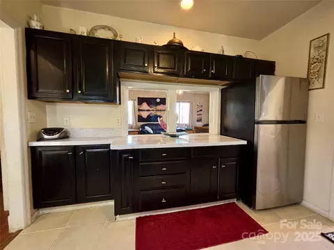 Kitchen - 629 Vineyard Rd, Tryon, NC 28782 photo 1 of 3