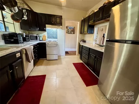 Kitchen - 629 Vineyard Rd, Tryon, NC 28782 photo 2 of 3