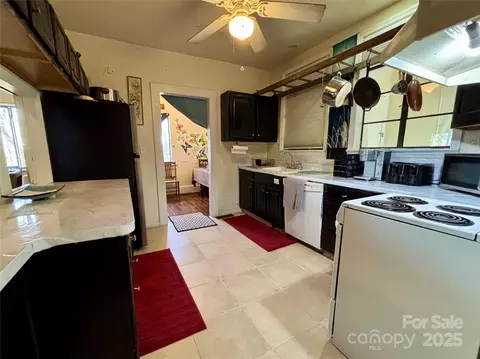Kitchen - 629 Vineyard Rd, Tryon, NC 28782 photo 3 of 3