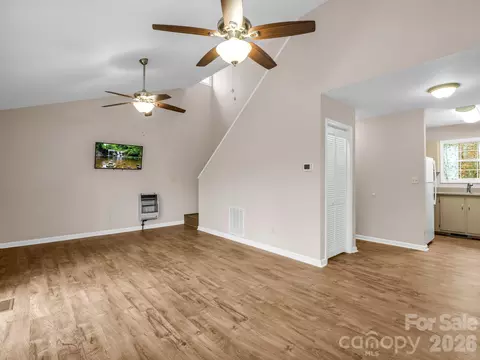 Living - 38 Renea Dr, Brevard, NC 28712 photo 2 of 4