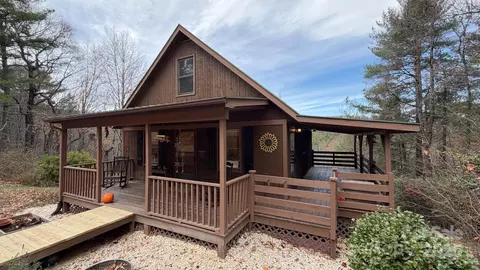 437 Deer Crossing Ln, Lenoir, NC 28645