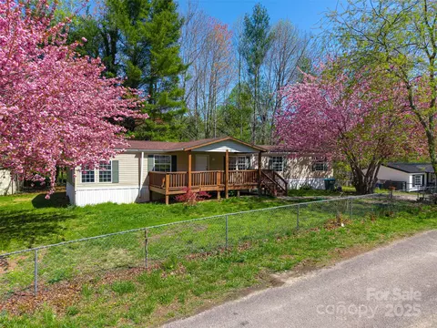 5 Concord Knoll Ln, Asheville, NC 28803