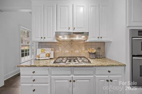 Kitchen - 7909 Bay Pointe Dr, Denver, NC 28037 photo 5 of 6