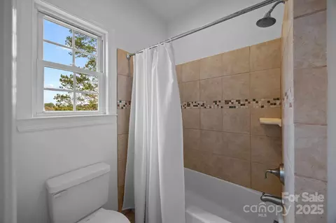 Bath - 7909 Bay Pointe Dr, Denver, NC 28037 photo 6 of 6