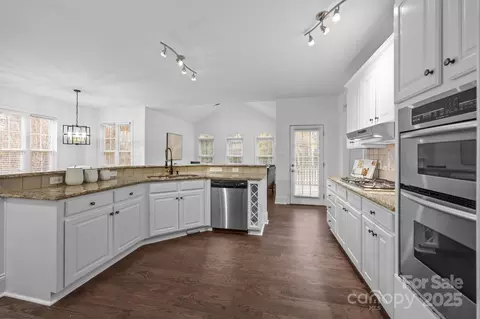 Kitchen - 7909 Bay Pointe Dr, Denver, NC 28037 photo 1 of 6