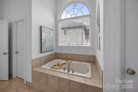 Bath - 7909 Bay Pointe Dr, Denver, NC 28037 photo 3 of 6