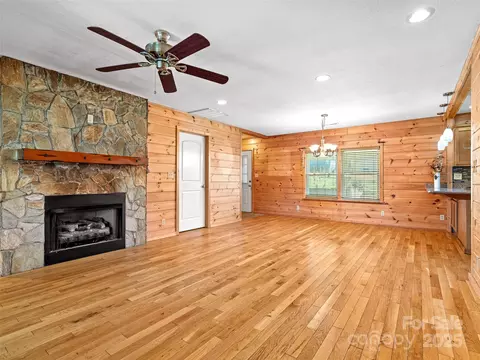82 Morgan St, Canton, NC 28716 photo 6