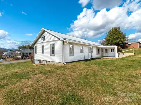 82 Morgan St, Canton, NC 28716 photo 4