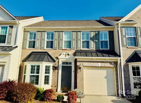 318 Shingleoak Dr, Lake Wylie, SC 29710